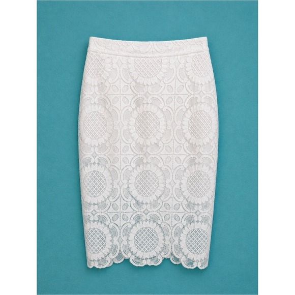 bebe Dresses & Skirts - BEBE Sexy White Lace Skirt with Built-In Shorts Size 6